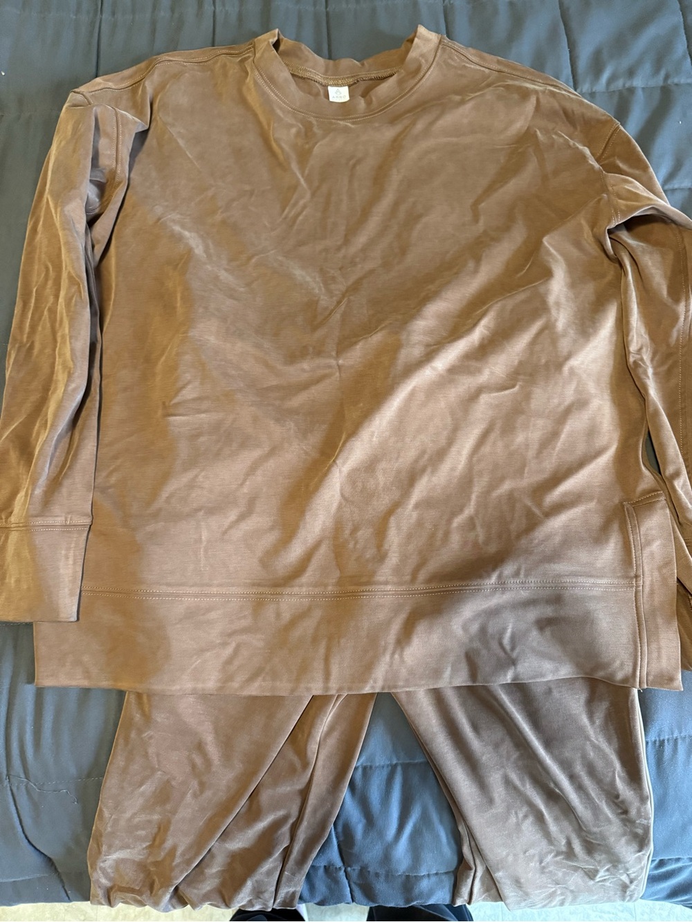 ARRO Athletics 2 pieceWomen's Brown Lounge  Set size small